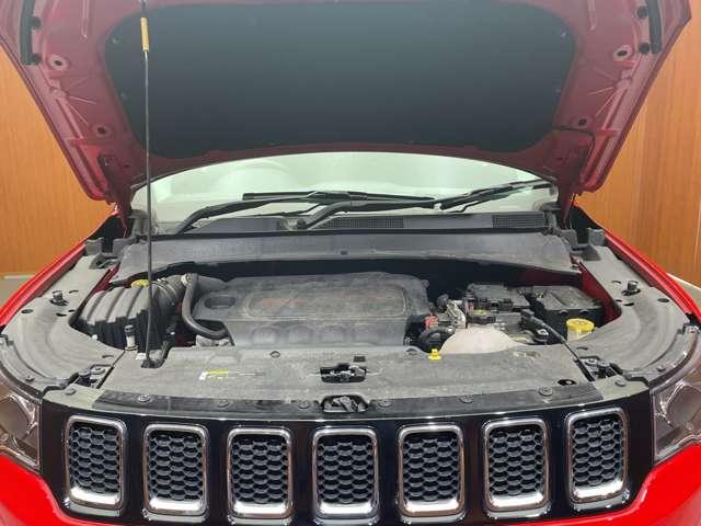 ジープ・コンパス ロンジチュード　クルーズコントロール　ナビ　地デジＴＶ　バックカメラ　Ｂｌｕｅｔｏｏｔｈ接続　パークアシスト　ブラックルーフ　ブラックルーフレール　プライバシーガラス　プッシュスタート　純正１７インチＡＷ　ＥＴＣ（58枚目）