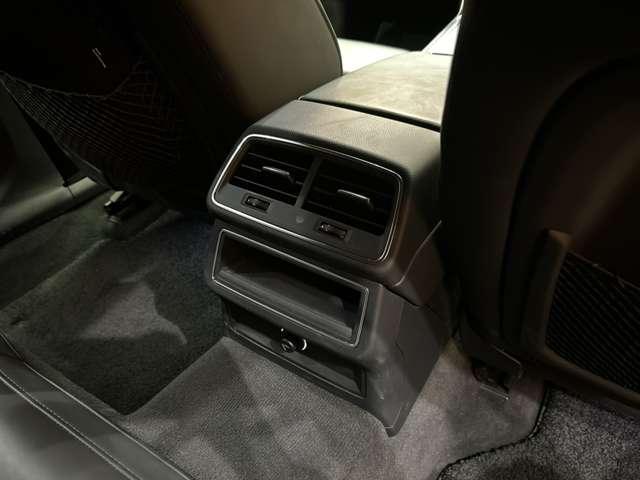 Ａ７スポーツバック ５５ＴＦＳＩクワトロ　Ｓライン　ＡＣＣ　黒革シート　ＯＰ２１インチＡＷ　マトリクスＬＥＤヘッドライト　バーチャルコックピット　純正ナビ　３６０°カメラ　アダプティブドライビングアシスト　レーンアシスト　サイドアシスト　ドラレコ（30枚目）