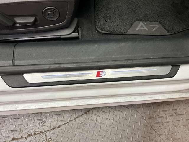 Ａ７スポーツバック ５５ＴＦＳＩクワトロ　Ｓライン　ＡＣＣ　黒革シート　ＯＰ２１インチＡＷ　マトリクスＬＥＤヘッドライト　バーチャルコックピット　純正ナビ　３６０°カメラ　アダプティブドライビングアシスト　レーンアシスト　サイドアシスト　ドラレコ（34枚目）
