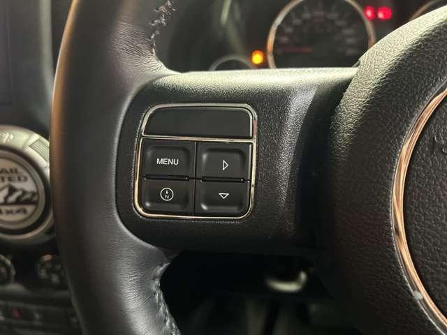 �}�b�g�u���b�N�Ƀz���C�g�̂k�h�a�d�q�`�k�`�̃��S�̌����ƊŔ��ڈ�ł��B