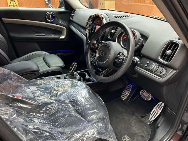 ＭＩＮＩ クーパーＳＤ　クロスオーバー　オール４　黒革　シートヒーター　メモリーパワーシート　ＡＣＣ　純正ナビ　バックカメラ　パーキングアシスト　ＬＥＤヘッドライト　オートライト　電動リアゲート　ドライブレコーダー　ＰＤＣ　電動パーキングブレーキ（5枚目）