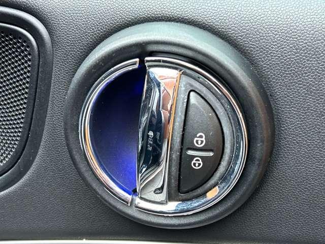 ＭＩＮＩ クーパーＳＤ　クロスオーバー　オール４　黒革　シートヒーター　メモリーパワーシート　ＡＣＣ　純正ナビ　バックカメラ　パーキングアシスト　ＬＥＤヘッドライト　オートライト　電動リアゲート　ドライブレコーダー　ＰＤＣ　電動パーキングブレーキ（29枚目）