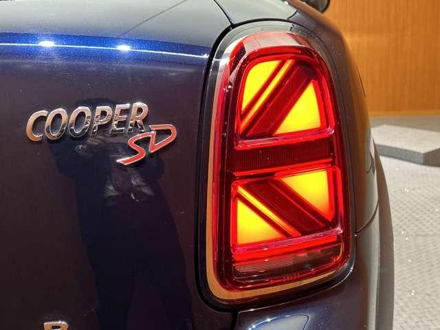 ＭＩＮＩ クーパーＳＤ　クロスオーバー　オール４　黒革　シートヒーター　メモリーパワーシート　ＡＣＣ　純正ナビ　バックカメラ　パーキングアシスト　ＬＥＤヘッドライト　オートライト　電動リアゲート　ドライブレコーダー　ＰＤＣ　電動パーキングブレーキ（68枚目）
