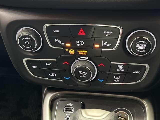 ジープ・コンパス 　ＡＣＣ　純正ナビ　バックカメラ　ＥＴＣ　スマートキー　レーンアシスト　パーキングアシスト　パークセンサー　ツートンカラー　衝突被害軽減ブレーキ　ブラインドスポット　フロントフォグランプ（15枚目）