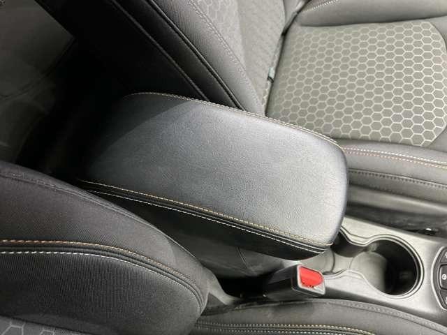 ジープ・コンパス 　ＡＣＣ　純正ナビ　バックカメラ　ＥＴＣ　スマートキー　レーンアシスト　パーキングアシスト　パークセンサー　ツートンカラー　衝突被害軽減ブレーキ　ブラインドスポット　フロントフォグランプ（18枚目）