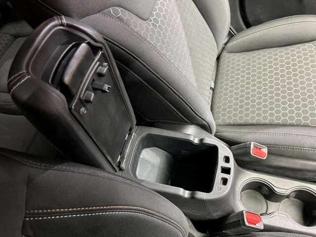 ジープ・コンパス 　ＡＣＣ　純正ナビ　バックカメラ　ＥＴＣ　スマートキー　レーンアシスト　パーキングアシスト　パークセンサー　ツートンカラー　衝突被害軽減ブレーキ　ブラインドスポット　フロントフォグランプ（19枚目）