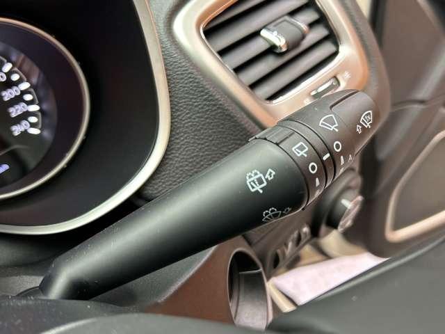 ジープ・コンパス 　ＡＣＣ　純正ナビ　バックカメラ　ＥＴＣ　スマートキー　レーンアシスト　パーキングアシスト　パークセンサー　ツートンカラー　衝突被害軽減ブレーキ　ブラインドスポット　フロントフォグランプ（24枚目）