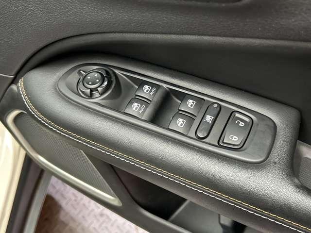 ジープ・コンパス 　ＡＣＣ　純正ナビ　バックカメラ　ＥＴＣ　スマートキー　レーンアシスト　パーキングアシスト　パークセンサー　ツートンカラー　衝突被害軽減ブレーキ　ブラインドスポット　フロントフォグランプ（27枚目）