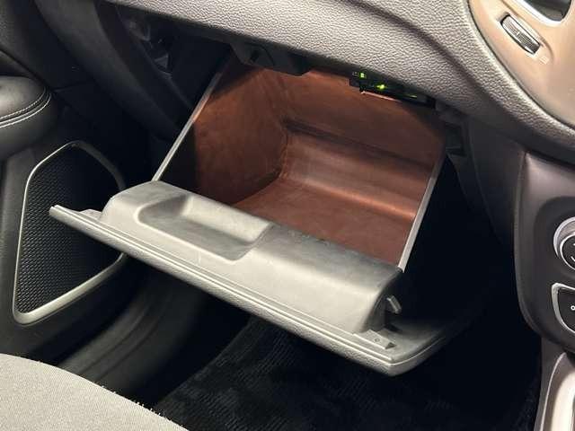 ジープ・コンパス 　ＡＣＣ　純正ナビ　バックカメラ　ＥＴＣ　スマートキー　レーンアシスト　パーキングアシスト　パークセンサー　ツートンカラー　衝突被害軽減ブレーキ　ブラインドスポット　フロントフォグランプ（32枚目）