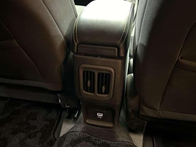 ジープ・コンパス 　ＡＣＣ　純正ナビ　バックカメラ　ＥＴＣ　スマートキー　レーンアシスト　パーキングアシスト　パークセンサー　ツートンカラー　衝突被害軽減ブレーキ　ブラインドスポット　フロントフォグランプ（34枚目）