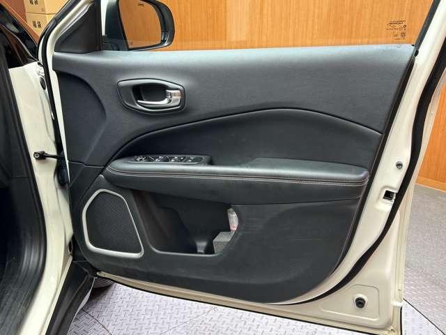 ジープ・コンパス 　ＡＣＣ　純正ナビ　バックカメラ　ＥＴＣ　スマートキー　レーンアシスト　パーキングアシスト　パークセンサー　ツートンカラー　衝突被害軽減ブレーキ　ブラインドスポット　フロントフォグランプ（39枚目）