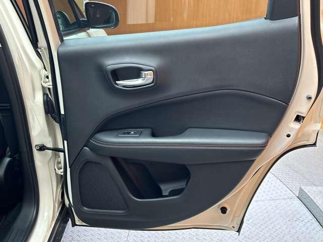 ジープ・コンパス 　ＡＣＣ　純正ナビ　バックカメラ　ＥＴＣ　スマートキー　レーンアシスト　パーキングアシスト　パークセンサー　ツートンカラー　衝突被害軽減ブレーキ　ブラインドスポット　フロントフォグランプ（41枚目）