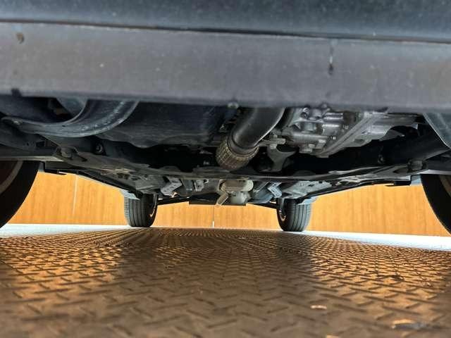 ジープ・コンパス 　ＡＣＣ　純正ナビ　バックカメラ　ＥＴＣ　スマートキー　レーンアシスト　パーキングアシスト　パークセンサー　ツートンカラー　衝突被害軽減ブレーキ　ブラインドスポット　フロントフォグランプ（64枚目）