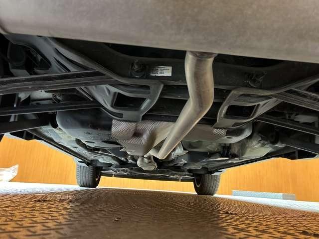 ジープ・コンパス 　ＡＣＣ　純正ナビ　バックカメラ　ＥＴＣ　スマートキー　レーンアシスト　パーキングアシスト　パークセンサー　ツートンカラー　衝突被害軽減ブレーキ　ブラインドスポット　フロントフォグランプ（65枚目）