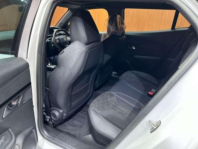 �}�b�g�u���b�N�Ƀz���C�g�̂k�h�a�d�q�`�k�`�̃��S�̌����ƊŔ��ڈ�ł��B