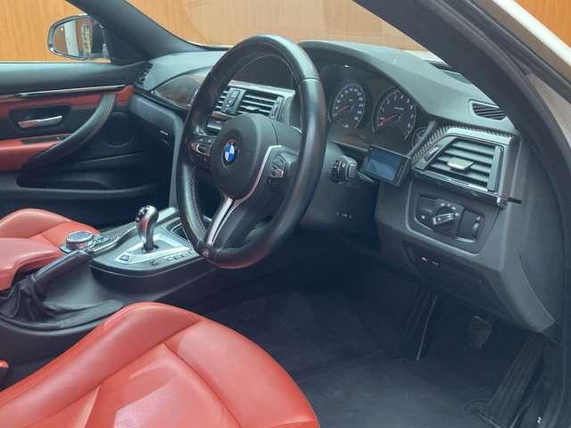 Ｍ４ Ｍ４クーペ　ＯＰ鍛造１９インチＡＷ　カーボンダイバー製ルーフ　純正ナビ　バックカメラ　赤革　シートヒーター　メモリーパワーシート　ＰＤＣ　クルーズコントロール　　パドルシフト　ＥＴＣ　ＬＥＤヘッドライト（5枚目）