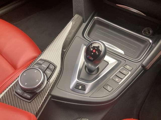 Ｍ４ Ｍ４クーペ　ＯＰ鍛造１９インチＡＷ　カーボンダイバー製ルーフ　純正ナビ　バックカメラ　赤革　シートヒーター　メモリーパワーシート　ＰＤＣ　クルーズコントロール　　パドルシフト　ＥＴＣ　ＬＥＤヘッドライト（11枚目）