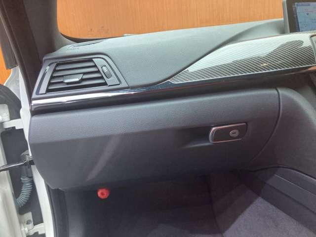 Ｍ４ Ｍ４クーペ　ＯＰ鍛造１９インチＡＷ　カーボンダイバー製ルーフ　純正ナビ　バックカメラ　赤革　シートヒーター　メモリーパワーシート　ＰＤＣ　クルーズコントロール　　パドルシフト　ＥＴＣ　ＬＥＤヘッドライト（29枚目）