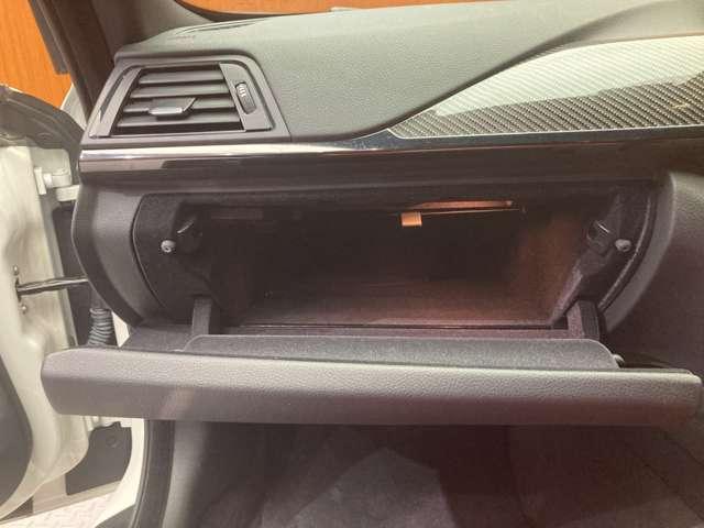 Ｍ４ Ｍ４クーペ　ＯＰ鍛造１９インチＡＷ　カーボンダイバー製ルーフ　純正ナビ　バックカメラ　赤革　シートヒーター　メモリーパワーシート　ＰＤＣ　クルーズコントロール　　パドルシフト　ＥＴＣ　ＬＥＤヘッドライト（30枚目）