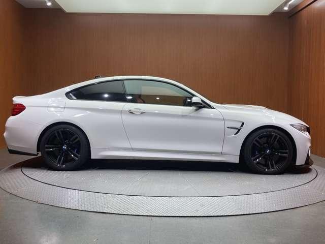 Ｍ４ Ｍ４クーペ　ＯＰ鍛造１９インチＡＷ　カーボンダイバー製ルーフ　純正ナビ　バックカメラ　赤革　シートヒーター　メモリーパワーシート　ＰＤＣ　クルーズコントロール　　パドルシフト　ＥＴＣ　ＬＥＤヘッドライト（40枚目）