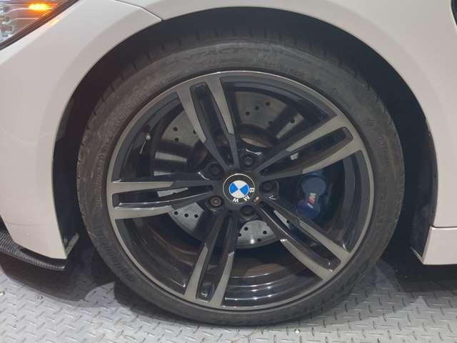 Ｍ４ Ｍ４クーペ　ＯＰ鍛造１９インチＡＷ　カーボンダイバー製ルーフ　純正ナビ　バックカメラ　赤革　シートヒーター　メモリーパワーシート　ＰＤＣ　クルーズコントロール　　パドルシフト　ＥＴＣ　ＬＥＤヘッドライト（50枚目）