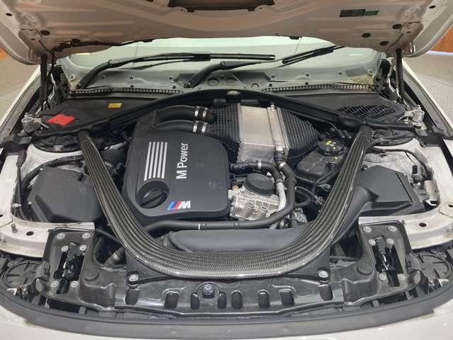 Ｍ４ Ｍ４クーペ　ＯＰ鍛造１９インチＡＷ　カーボンダイバー製ルーフ　純正ナビ　バックカメラ　赤革　シートヒーター　メモリーパワーシート　ＰＤＣ　クルーズコントロール　　パドルシフト　ＥＴＣ　ＬＥＤヘッドライト（53枚目）