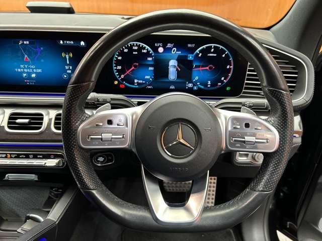 �}�b�g�u���b�N�Ƀz���C�g�̂k�h�a�d�q�`�k�`�̃��S�̌����ƊŔ��ڈ�ł��B