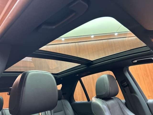 �}�b�g�u���b�N�Ƀz���C�g�̂k�h�a�d�q�`�k�`�̃��S�̌����ƊŔ��ڈ�ł��B