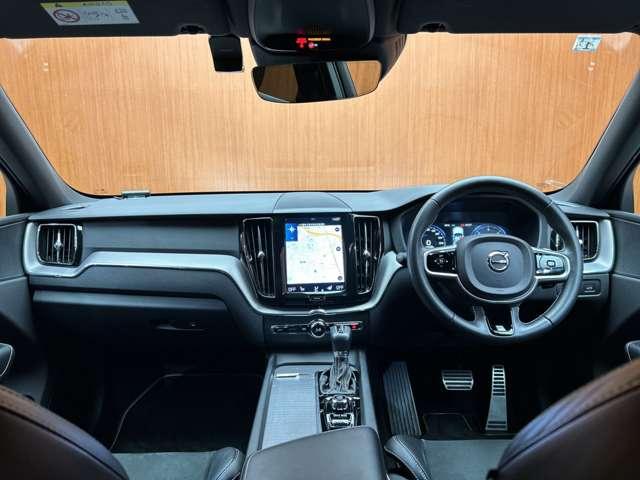 ＸＣ６０ Ｄ４　ＡＷＤ　Ｒデザイン　ＡＣＣ　半革シート　純正ナビ　地デジＴＶ　　３６０°カメラ　Ｂｌｕｅｔｏｏｔｈ接続　電動シート　シートヒーター　自動駐車　パドルシフト　電動リアゲート　ＬＥＤヘッドライト　衝突軽減Ｂ　ＢＳＭ　ＬＫＡ（4枚目）