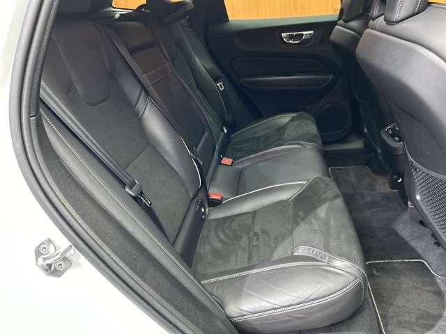 ＸＣ６０ Ｄ４　ＡＷＤ　Ｒデザイン　ＡＣＣ　半革シート　純正ナビ　地デジＴＶ　　３６０°カメラ　Ｂｌｕｅｔｏｏｔｈ接続　電動シート　シートヒーター　自動駐車　パドルシフト　電動リアゲート　ＬＥＤヘッドライト　衝突軽減Ｂ　ＢＳＭ　ＬＫＡ（8枚目）