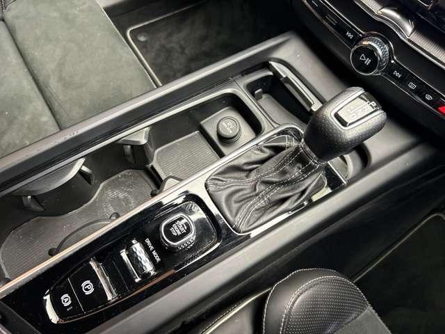 ＸＣ６０ Ｄ４　ＡＷＤ　Ｒデザイン　ＡＣＣ　半革シート　純正ナビ　地デジＴＶ　　３６０°カメラ　Ｂｌｕｅｔｏｏｔｈ接続　電動シート　シートヒーター　自動駐車　パドルシフト　電動リアゲート　ＬＥＤヘッドライト　衝突軽減Ｂ　ＢＳＭ　ＬＫＡ（16枚目）