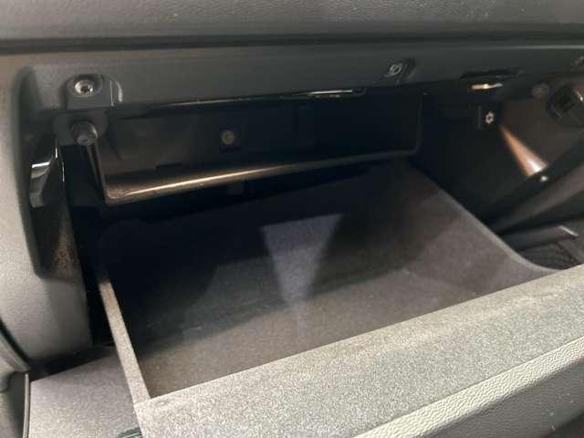 ＸＣ６０ Ｄ４　ＡＷＤ　Ｒデザイン　ＡＣＣ　半革シート　純正ナビ　地デジＴＶ　　３６０°カメラ　Ｂｌｕｅｔｏｏｔｈ接続　電動シート　シートヒーター　自動駐車　パドルシフト　電動リアゲート　ＬＥＤヘッドライト　衝突軽減Ｂ　ＢＳＭ　ＬＫＡ（33枚目）