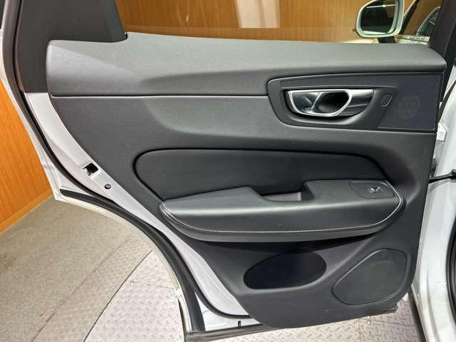 ＸＣ６０ Ｄ４　ＡＷＤ　Ｒデザイン　ＡＣＣ　半革シート　純正ナビ　地デジＴＶ　　３６０°カメラ　Ｂｌｕｅｔｏｏｔｈ接続　電動シート　シートヒーター　自動駐車　パドルシフト　電動リアゲート　ＬＥＤヘッドライト　衝突軽減Ｂ　ＢＳＭ　ＬＫＡ（44枚目）