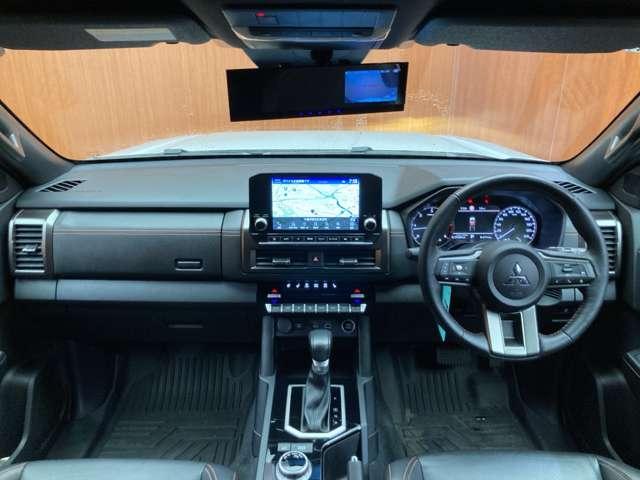 トライトン ＧＳＲ　純正ナビ　３６０°カメラ　黒革シート　パワーシート　シートヒーター　ステアリングヒーター　レーダークルーズコントロール　レーンアシスト　アイドリングストップ　ＬＥＤヘッドライト　オートライト　ＥＴＣ（4枚目）