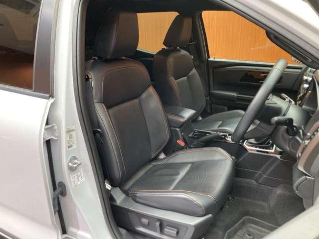 トライトン ＧＳＲ　純正ナビ　３６０°カメラ　黒革シート　パワーシート　シートヒーター　ステアリングヒーター　レーダークルーズコントロール　レーンアシスト　アイドリングストップ　ＬＥＤヘッドライト　オートライト　ＥＴＣ（6枚目）