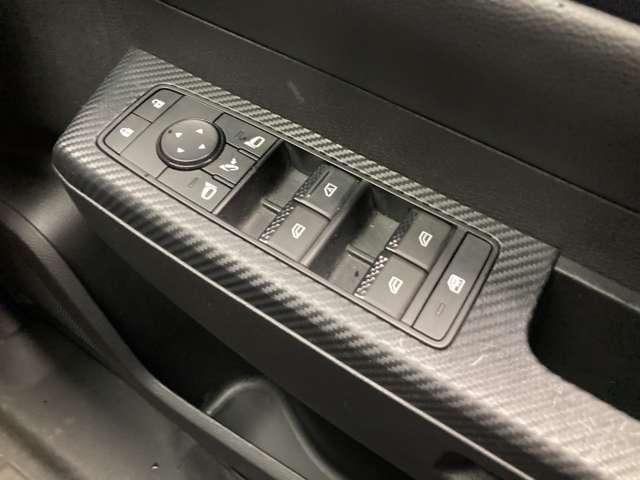 トライトン ＧＳＲ　純正ナビ　３６０°カメラ　黒革シート　パワーシート　シートヒーター　ステアリングヒーター　レーダークルーズコントロール　レーンアシスト　アイドリングストップ　ＬＥＤヘッドライト　オートライト　ＥＴＣ（22枚目）