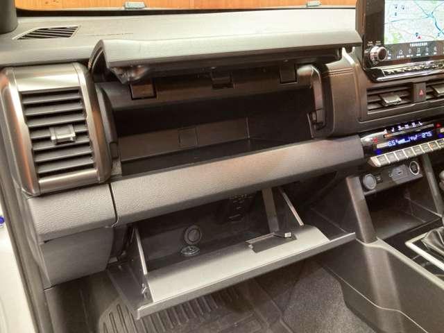 トライトン ＧＳＲ　純正ナビ　３６０°カメラ　黒革シート　パワーシート　シートヒーター　ステアリングヒーター　レーダークルーズコントロール　レーンアシスト　アイドリングストップ　ＬＥＤヘッドライト　オートライト　ＥＴＣ（27枚目）