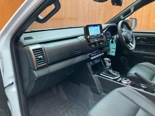 トライトン ＧＳＲ　純正ナビ　３６０°カメラ　黒革シート　パワーシート　シートヒーター　ステアリングヒーター　レーダークルーズコントロール　レーンアシスト　アイドリングストップ　ＬＥＤヘッドライト　オートライト　ＥＴＣ（29枚目）