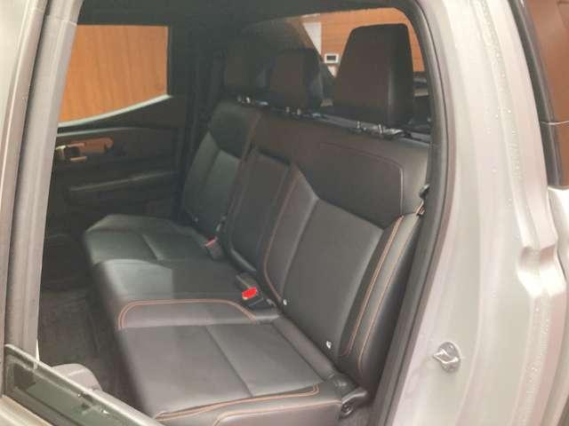 トライトン ＧＳＲ　純正ナビ　３６０°カメラ　黒革シート　パワーシート　シートヒーター　ステアリングヒーター　レーダークルーズコントロール　レーンアシスト　アイドリングストップ　ＬＥＤヘッドライト　オートライト　ＥＴＣ（32枚目）