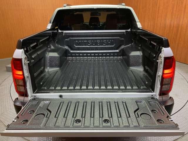 トライトン ＧＳＲ　純正ナビ　３６０°カメラ　黒革シート　パワーシート　シートヒーター　ステアリングヒーター　レーダークルーズコントロール　レーンアシスト　アイドリングストップ　ＬＥＤヘッドライト　オートライト　ＥＴＣ（37枚目）