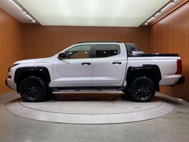 トライトン ＧＳＲ　純正ナビ　３６０°カメラ　黒革シート　パワーシート　シートヒーター　ステアリングヒーター　レーダークルーズコントロール　レーンアシスト　アイドリングストップ　ＬＥＤヘッドライト　オートライト　ＥＴＣ（43枚目）