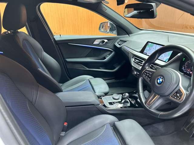 １シリーズ １１８ｉ　Ｍスポーツ　ＡＣＣ　純正ナビ　バックカメラ　電動リアゲート　ハーフレザーシート　パワーシート　前後ＰＤＣ　ワイヤレスチャージング　ＬＥＤヘッドライト　オートライト　ＥＴＣ　インテリジェントセーフティ（5枚目）