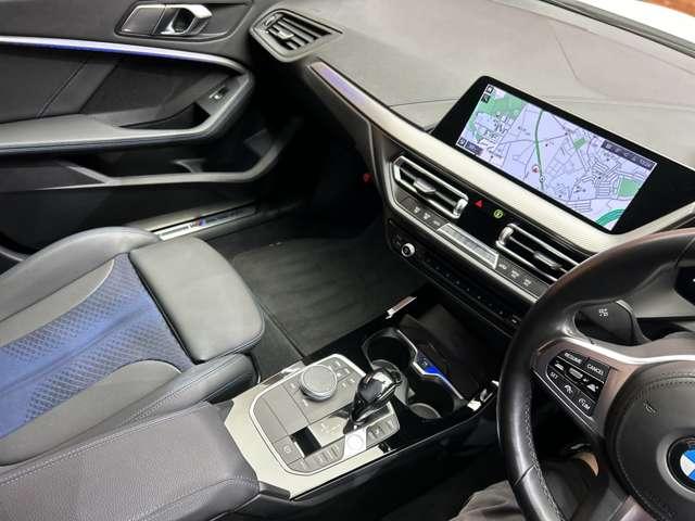 １シリーズ １１８ｉ　Ｍスポーツ　ＡＣＣ　純正ナビ　バックカメラ　電動リアゲート　ハーフレザーシート　パワーシート　前後ＰＤＣ　ワイヤレスチャージング　ＬＥＤヘッドライト　オートライト　ＥＴＣ　インテリジェントセーフティ（13枚目）