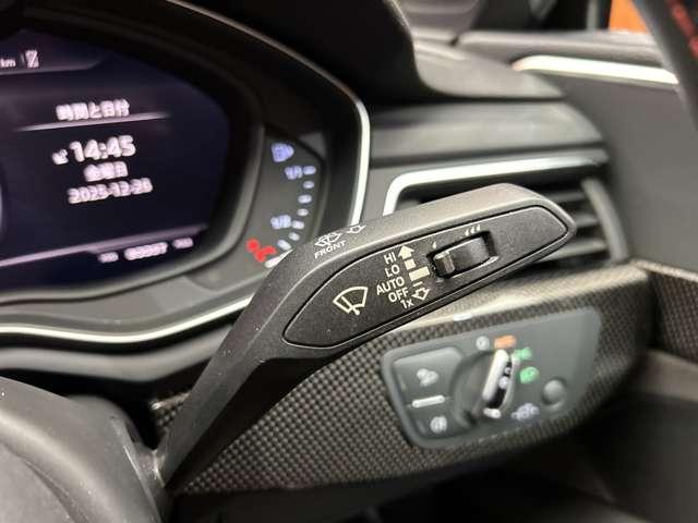 �}�b�g�u���b�N�Ƀz���C�g�̂k�h�a�d�q�`�k�`�̃��S�̌����ƊŔ��ڈ�ł��B