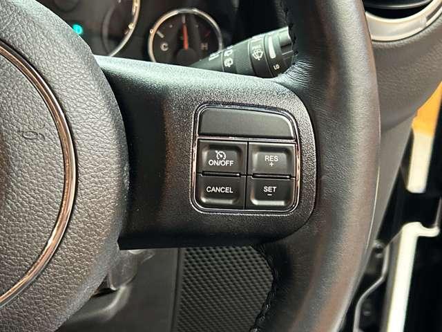 �}�b�g�u���b�N�Ƀz���C�g�̂k�h�a�d�q�`�k�`�̃��S�̌����ƊŔ��ڈ�ł��B