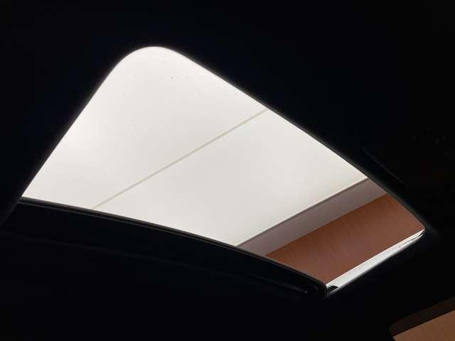 ＲＸ ＲＸ３００　Ｆスポーツ　サンルーフ　赤革シート　パワーシート　シートヒーター　ベンチレーション　レーダークルーズコントロール　ＨＵＤ　ステアリングヒーター　電動リアゲート　衝突被害軽減ブレーキ　レーンアシスト　ドラレコ（7枚目）