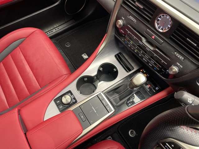 ＲＸ ＲＸ３００　Ｆスポーツ　サンルーフ　赤革シート　パワーシート　シートヒーター　ベンチレーション　レーダークルーズコントロール　ＨＵＤ　ステアリングヒーター　電動リアゲート　衝突被害軽減ブレーキ　レーンアシスト　ドラレコ（16枚目）