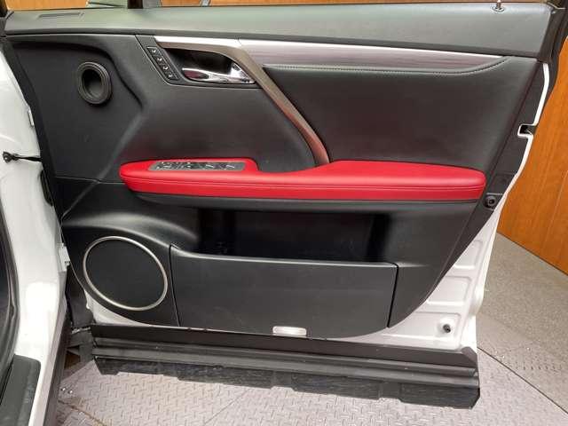 ＲＸ ＲＸ３００　Ｆスポーツ　サンルーフ　赤革シート　パワーシート　シートヒーター　ベンチレーション　レーダークルーズコントロール　ＨＵＤ　ステアリングヒーター　電動リアゲート　衝突被害軽減ブレーキ　レーンアシスト　ドラレコ（45枚目）