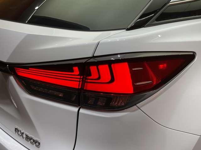 ＲＸ ＲＸ３００　Ｆスポーツ　サンルーフ　赤革シート　パワーシート　シートヒーター　ベンチレーション　レーダークルーズコントロール　ＨＵＤ　ステアリングヒーター　電動リアゲート　衝突被害軽減ブレーキ　レーンアシスト　ドラレコ（68枚目）