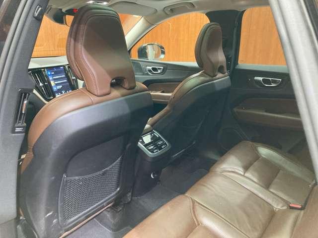 �}�b�g�u���b�N�Ƀz���C�g�̂k�h�a�d�q�`�k�`�̃��S�̌����ƊŔ��ڈ�ł��B